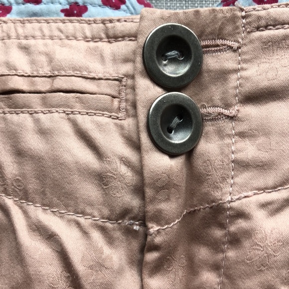 Marc Jacobs Floral embossed Shorts NWOT size 8 - Picture 3 of 8